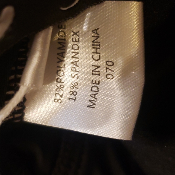 Yeahill Womens one piece black Ruffled with v cut swimsuit - Picture 3 of 5